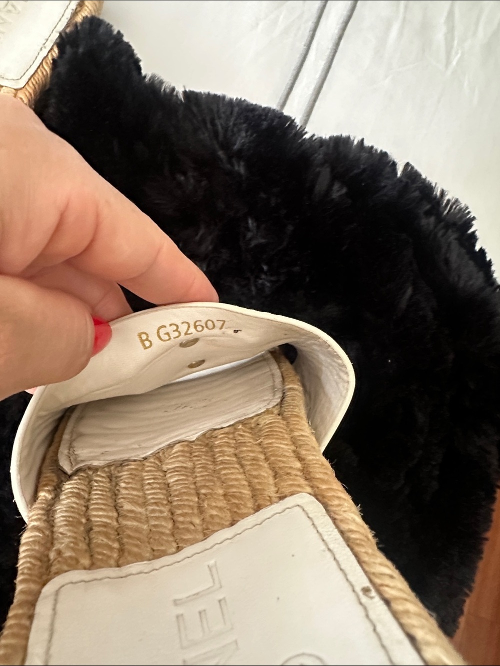 CHANEL White Leather Slide Mules with Rope Espadrille Sole and Jeweled CC - Picture 3 of 3